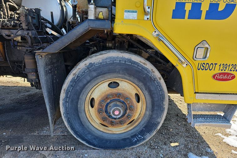 image for item DO4268 2007 Perterbilt 320  refuse truck