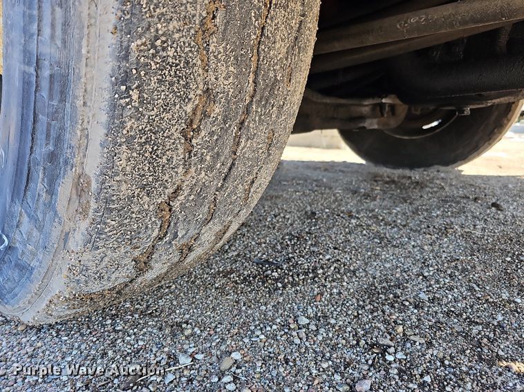 image for item DO4268 2007 Perterbilt 320  refuse truck