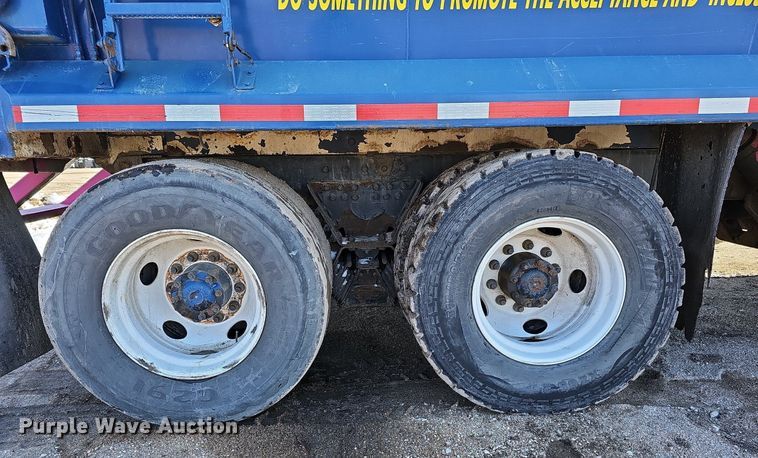 image for item DO4268 2007 Perterbilt 320  refuse truck