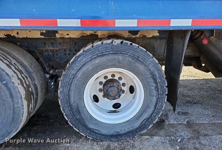 image for item DO4268 2007 Perterbilt 320  refuse truck