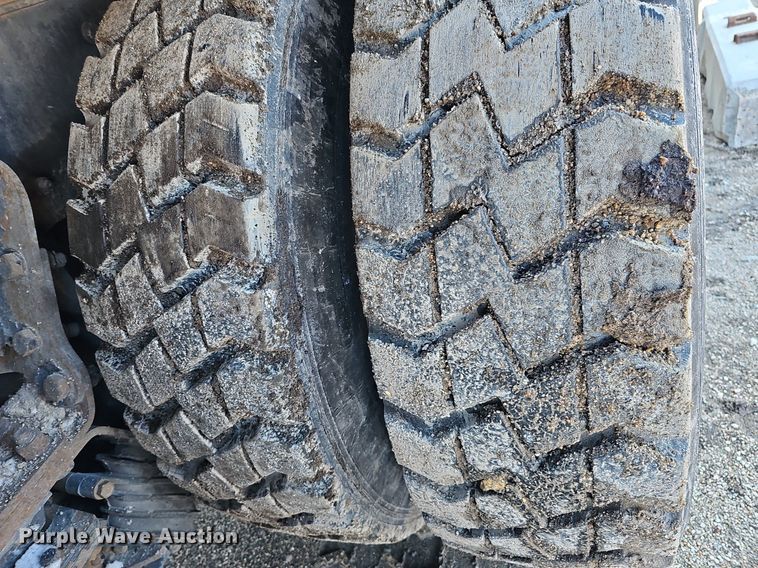 image for item DO4268 2007 Perterbilt 320  refuse truck