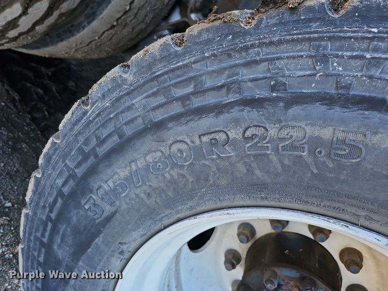 image for item DO4268 2007 Perterbilt 320  refuse truck