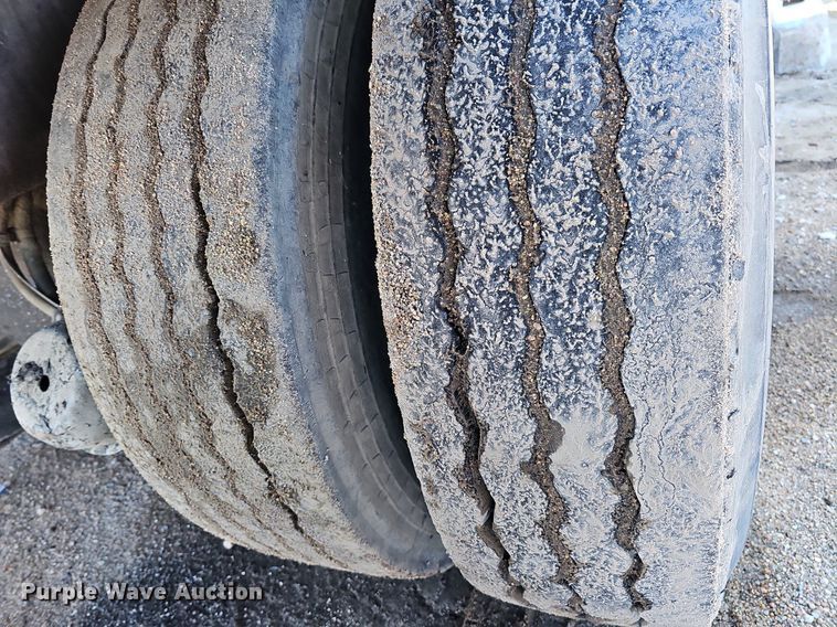 image for item DO4268 2007 Perterbilt 320  refuse truck