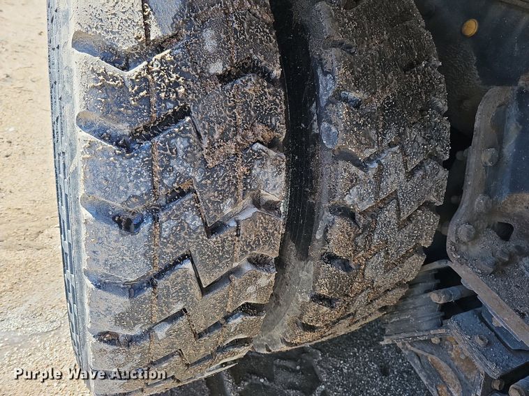 image for item DO4268 2007 Perterbilt 320  refuse truck