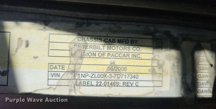 image for item DO4268 2007 Perterbilt 320  refuse truck