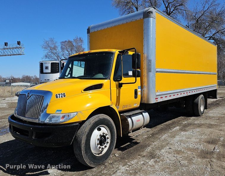 image for item DO4269 2018 International 4300  box truck