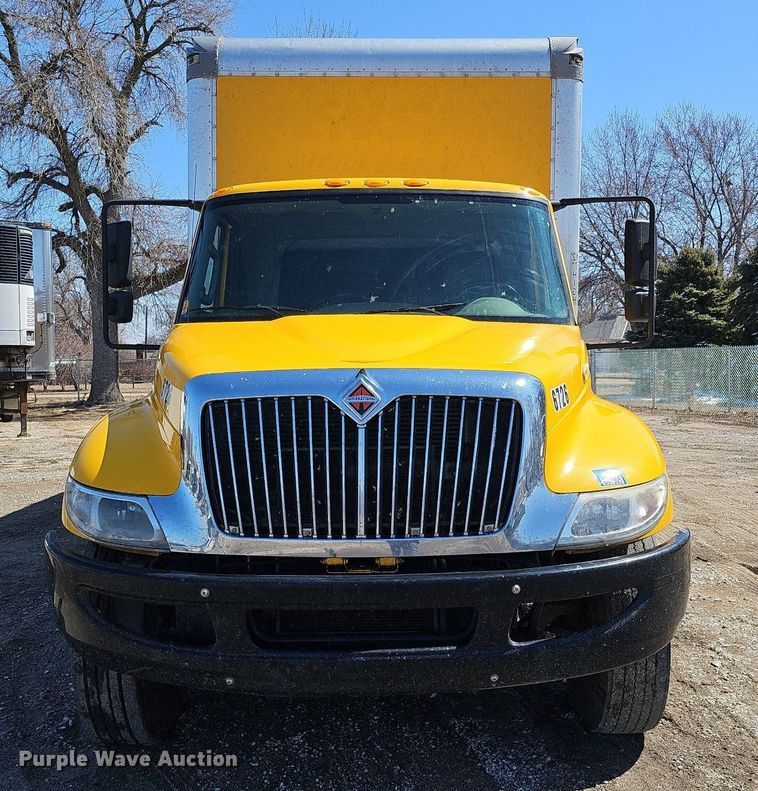image for item DO4269 2018 International 4300  box truck