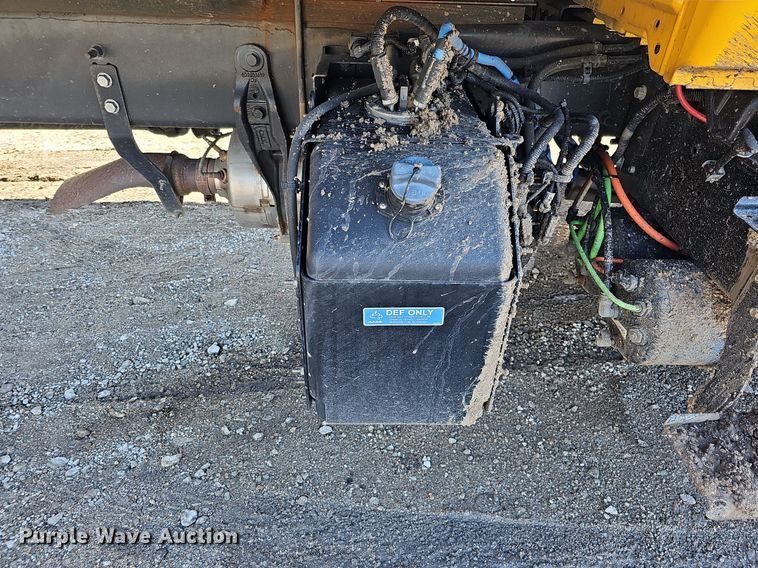 image for item DO4269 2018 International 4300  box truck