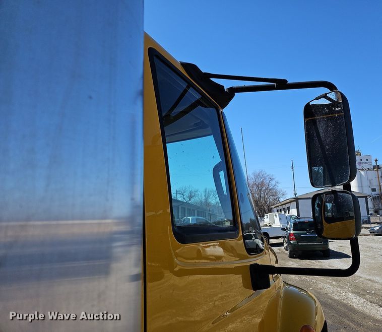 image for item DO4269 2018 International 4300  box truck