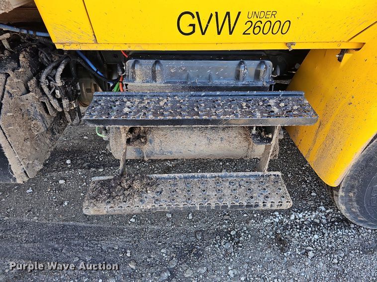 image for item DO4269 2018 International 4300  box truck