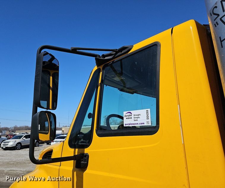 image for item DO4269 2018 International 4300  box truck