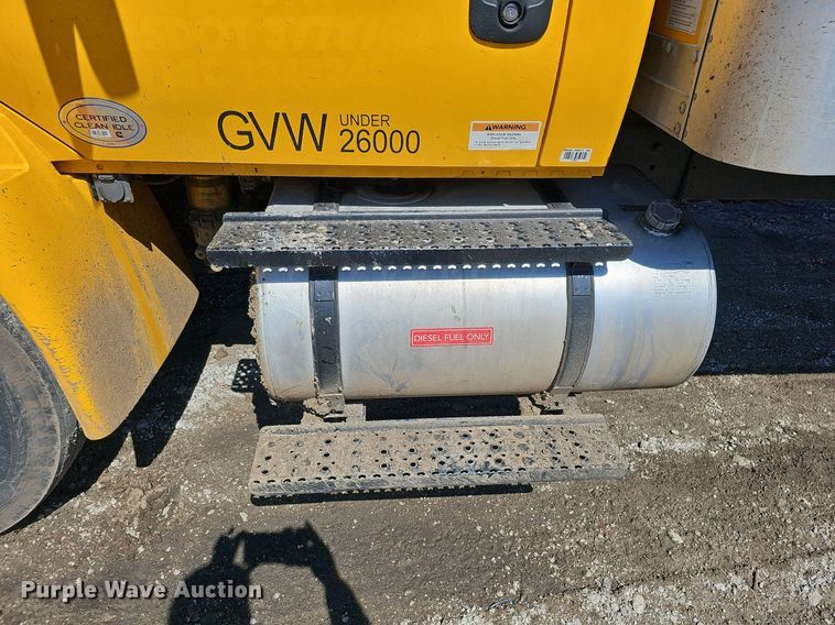 image for item DO4269 2018 International 4300  box truck