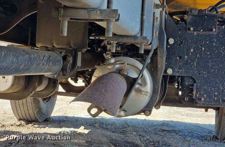 image for item DO4269 2018 International 4300  box truck