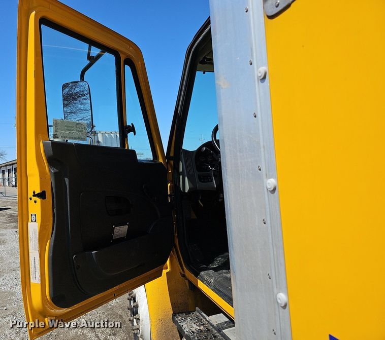 image for item DO4269 2018 International 4300  box truck