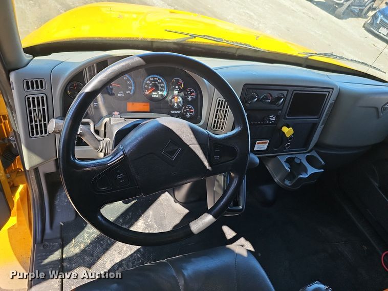 image for item DO4269 2018 International 4300  box truck