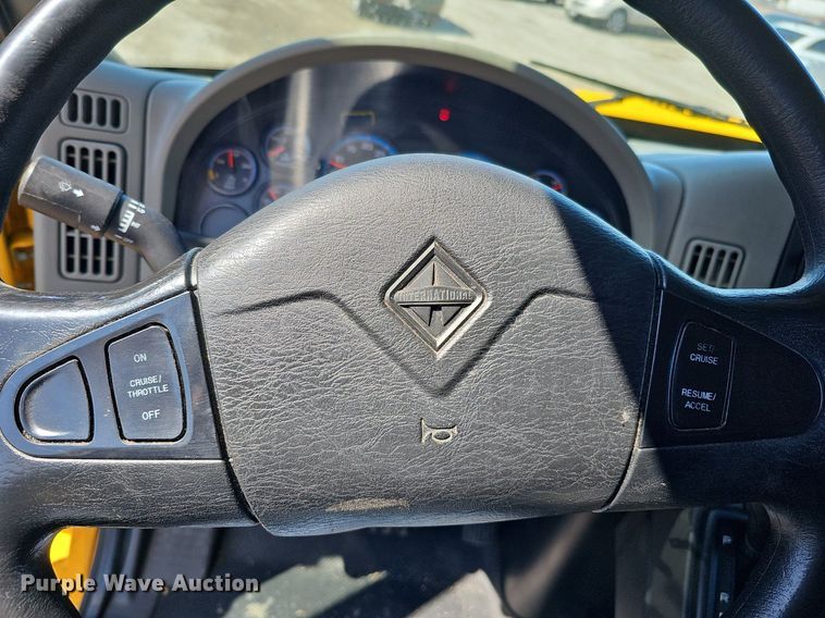 image for item DO4269 2018 International 4300  box truck