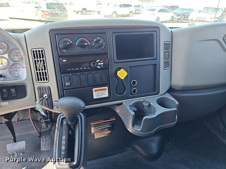 image for item DO4269 2018 International 4300  box truck