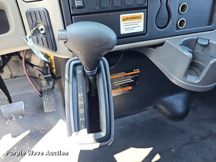 image for item DO4269 2018 International 4300  box truck