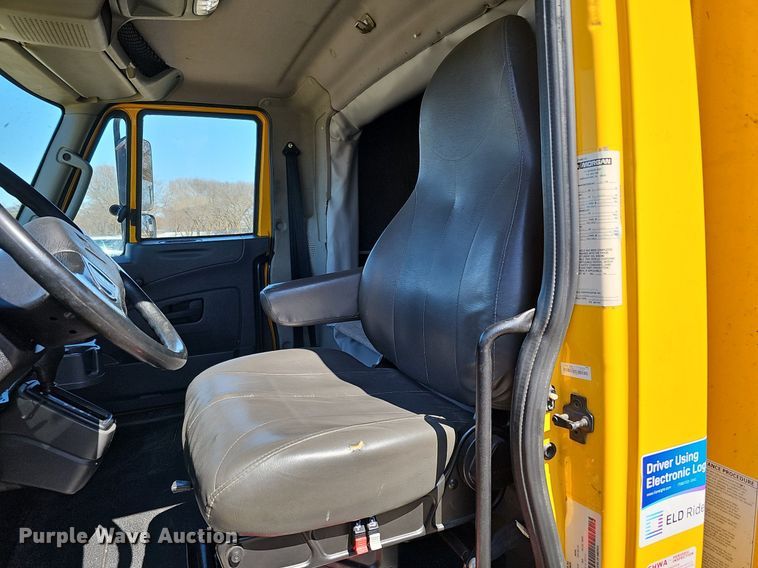 image for item DO4269 2018 International 4300  box truck