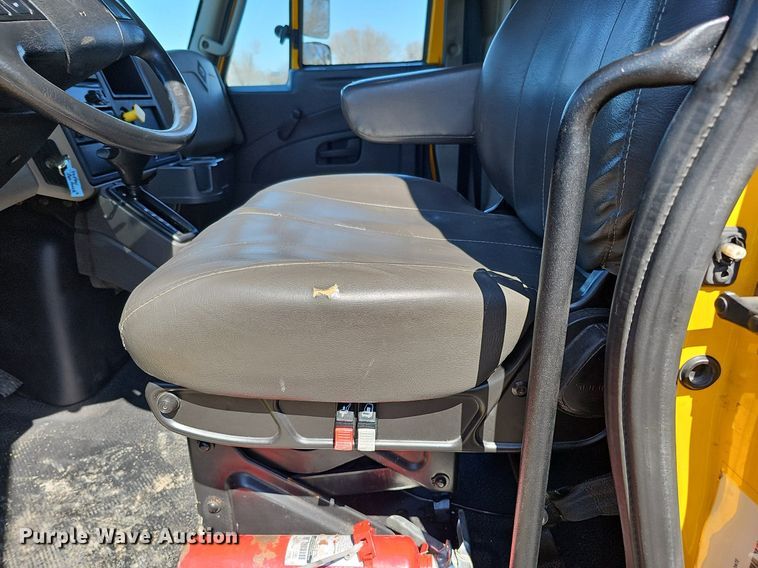 image for item DO4269 2018 International 4300  box truck