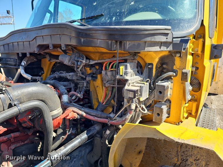 image for item DO4269 2018 International 4300  box truck