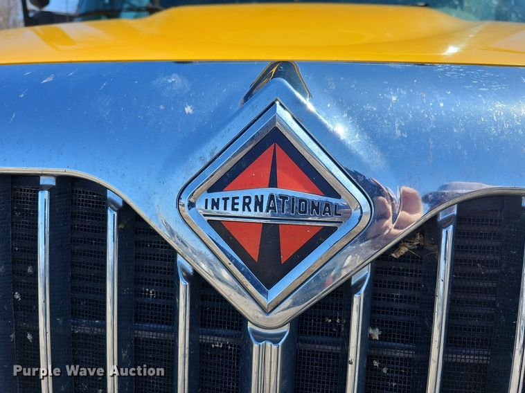 image for item DO4269 2018 International 4300  box truck