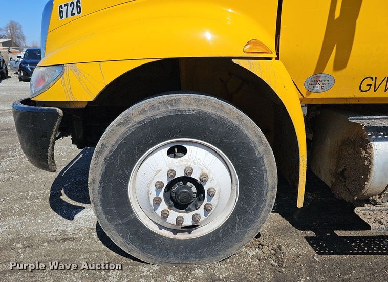 image for item DO4269 2018 International 4300  box truck