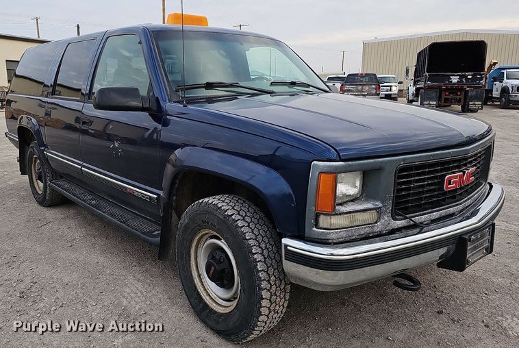 image for item DO4271 1996 GMC Suburban 2500 SL  SUV