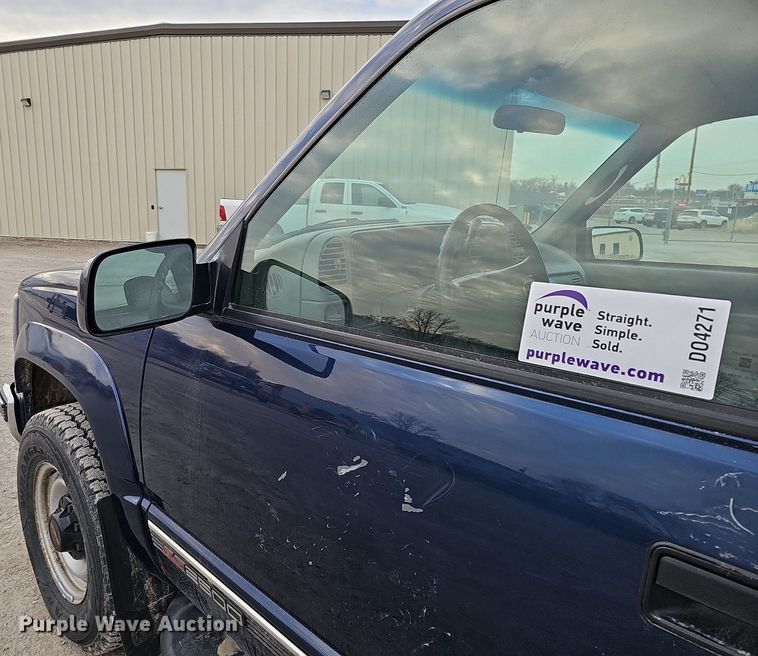 image for item DO4271 1996 GMC Suburban 2500 SL  SUV