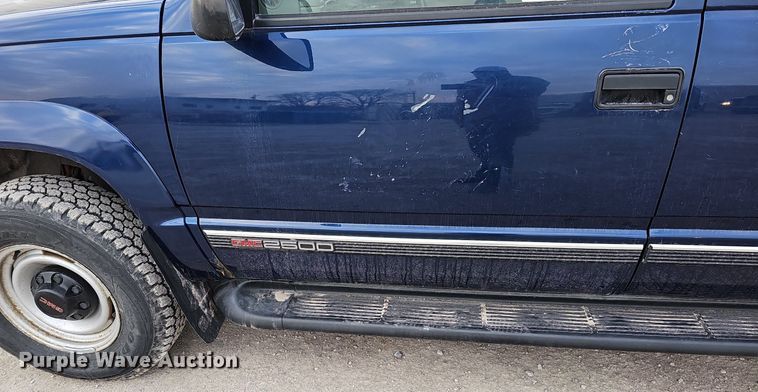 image for item DO4271 1996 GMC Suburban 2500 SL  SUV