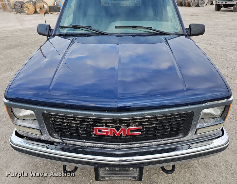 image for item DO4271 1996 GMC Suburban 2500 SL  SUV