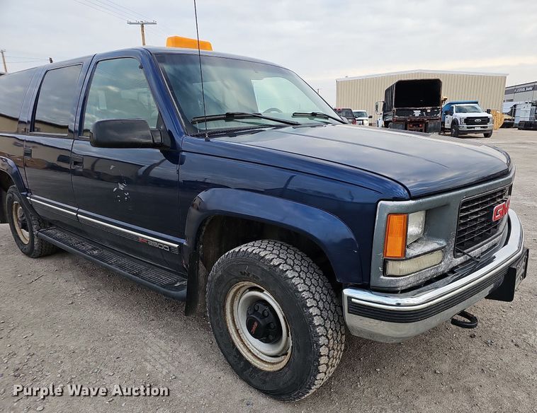 image for item DO4271 1996 GMC Suburban 2500 SL  SUV