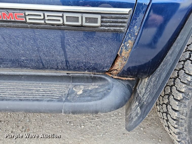 image for item DO4271 1996 GMC Suburban 2500 SL  SUV