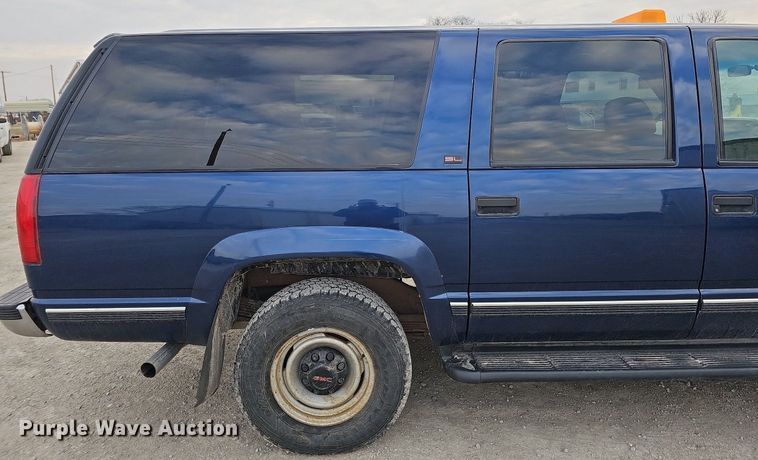 image for item DO4271 1996 GMC Suburban 2500 SL  SUV