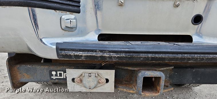 image for item DO4271 1996 GMC Suburban 2500 SL  SUV