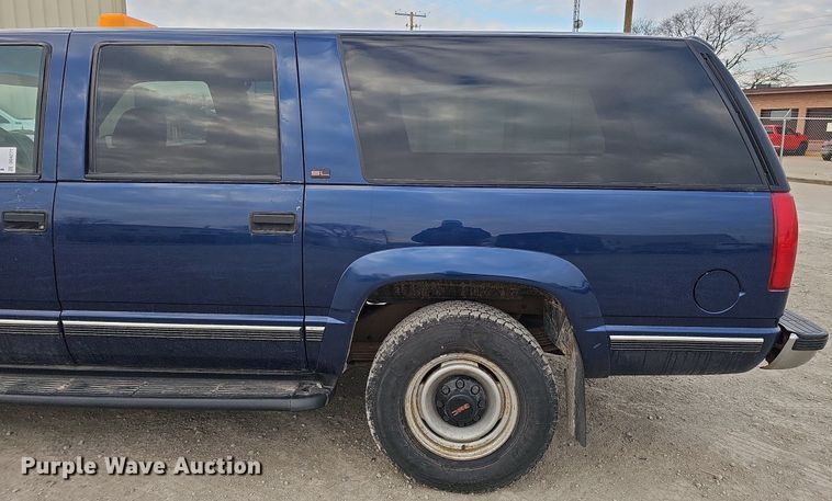 image for item DO4271 1996 GMC Suburban 2500 SL  SUV