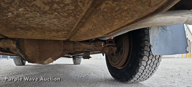 image for item DO4271 1996 GMC Suburban 2500 SL  SUV