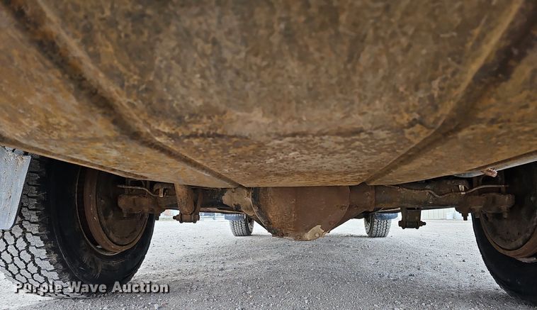 image for item DO4271 1996 GMC Suburban 2500 SL  SUV