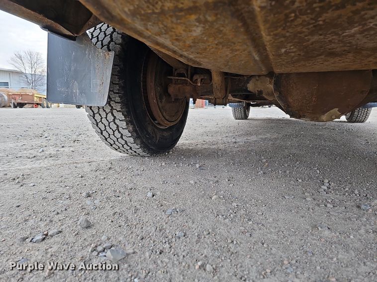 image for item DO4271 1996 GMC Suburban 2500 SL  SUV