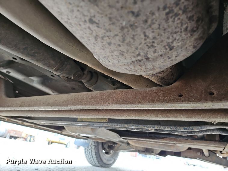 image for item DO4271 1996 GMC Suburban 2500 SL  SUV