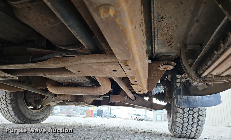 image for item DO4271 1996 GMC Suburban 2500 SL  SUV