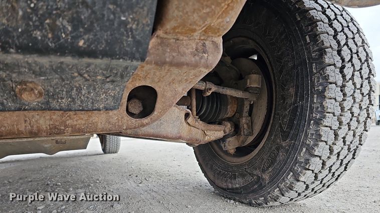 image for item DO4271 1996 GMC Suburban 2500 SL  SUV