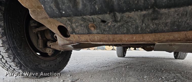 image for item DO4271 1996 GMC Suburban 2500 SL  SUV