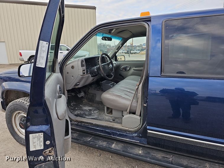 image for item DO4271 1996 GMC Suburban 2500 SL  SUV
