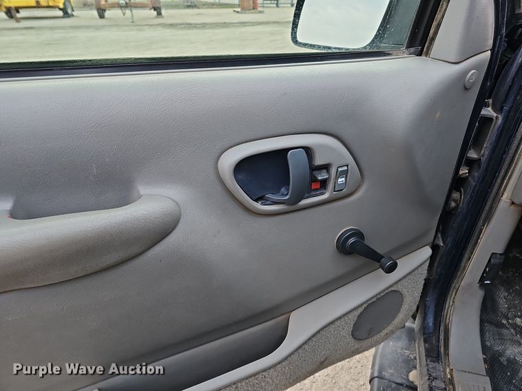 image for item DO4271 1996 GMC Suburban 2500 SL  SUV