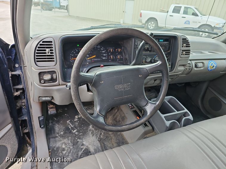 image for item DO4271 1996 GMC Suburban 2500 SL  SUV