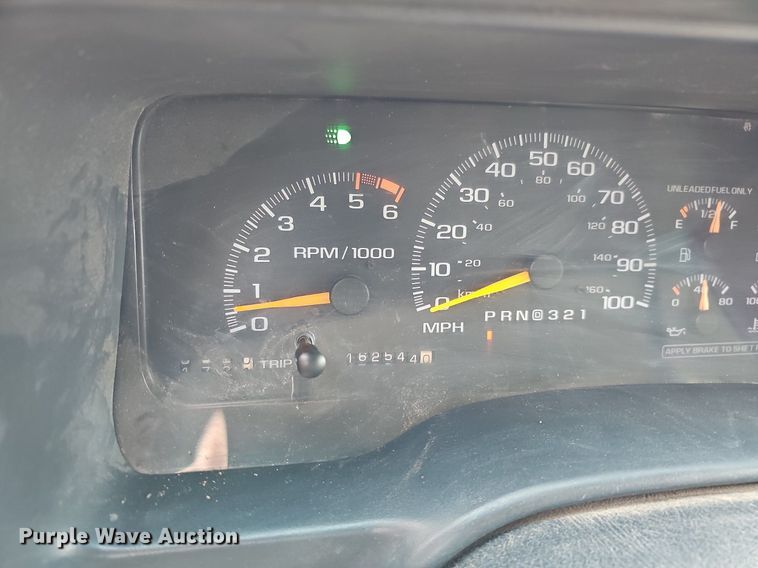 image for item DO4271 1996 GMC Suburban 2500 SL  SUV