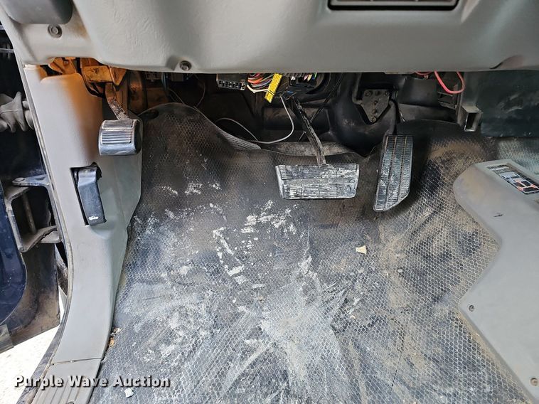 image for item DO4271 1996 GMC Suburban 2500 SL  SUV