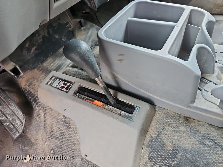 image for item DO4271 1996 GMC Suburban 2500 SL  SUV