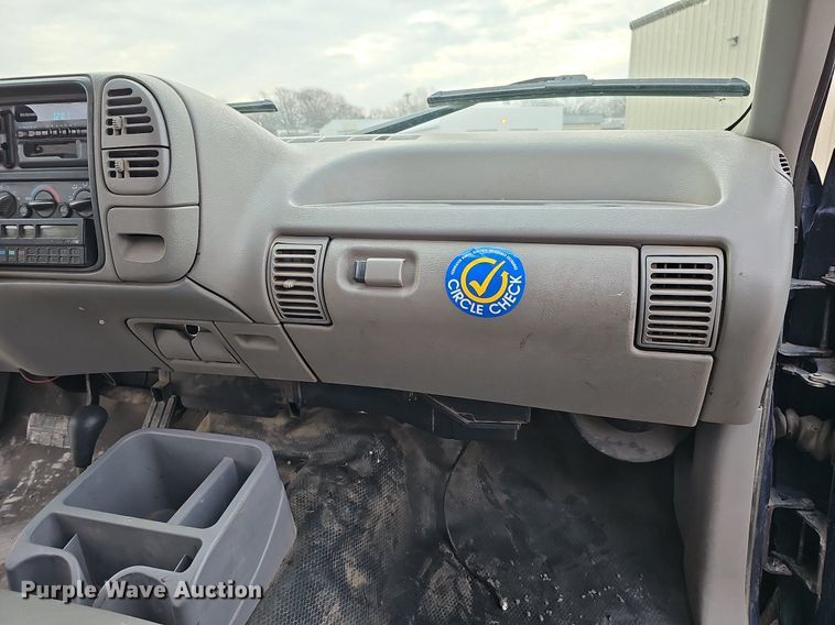 image for item DO4271 1996 GMC Suburban 2500 SL  SUV